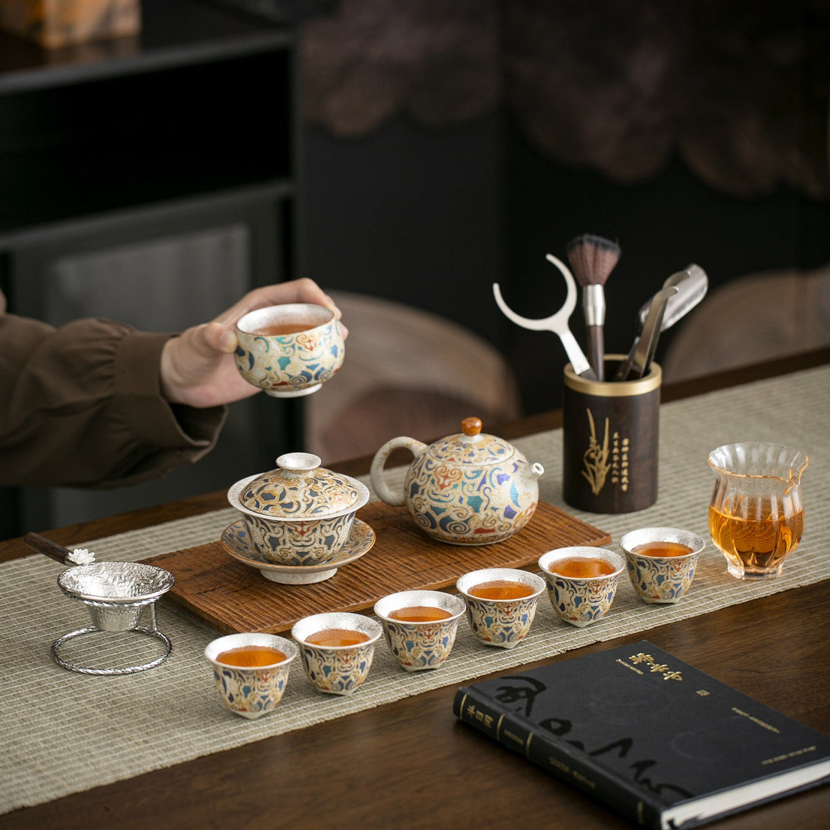 Premium Chinese-style Dunhuang-inspired silver-plated Kung Fu tea set; a high-end, vintage-style, "quiet luxury" gift box set suitable for brewing and enjoying tea—collector's grade.