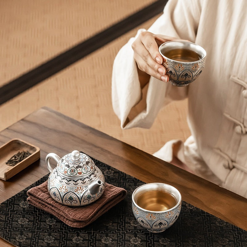 Premium Silver-Plated Kung Fu Tea Set (Gift Box): Heat-Resistant Tea Maker with Teapot and Two Cups – Ideal Gift or Souvenir